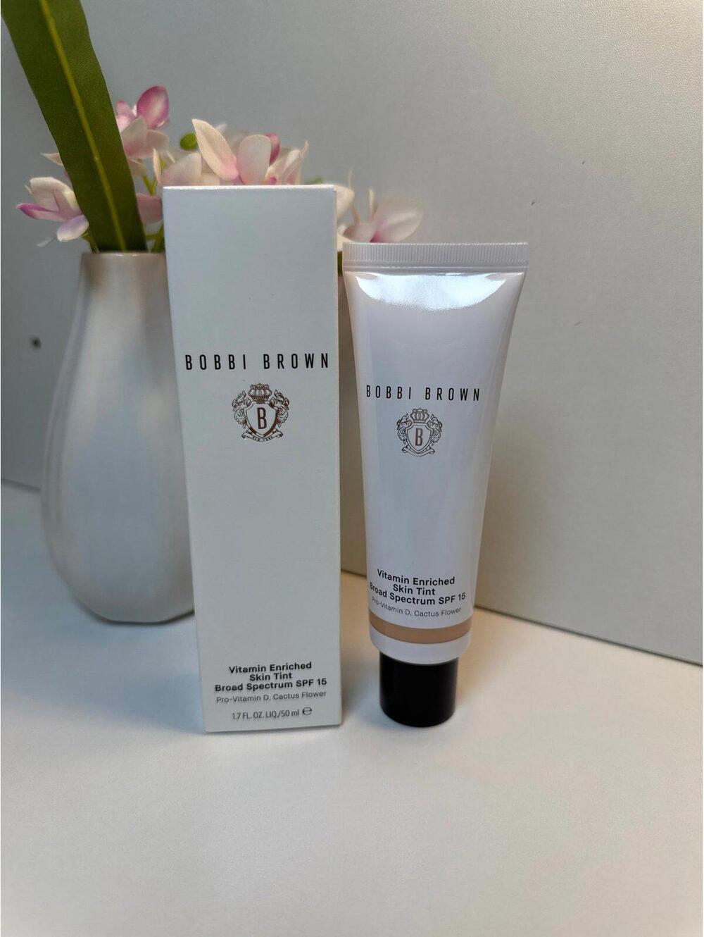 NEW BOBBI BROWN-light 2 Vitamin Enriched Skin Tinted Moisturizer SPF 15
